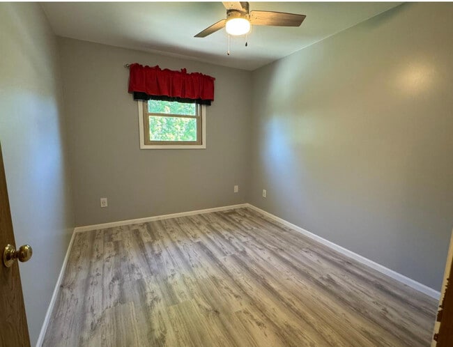 Building Photo - 405 E Elm St