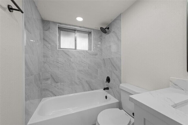 Building Photo - 1107 Progreso Dr