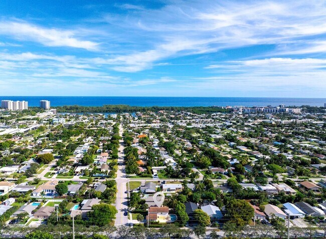 Building Photo - 302 NE 36th St