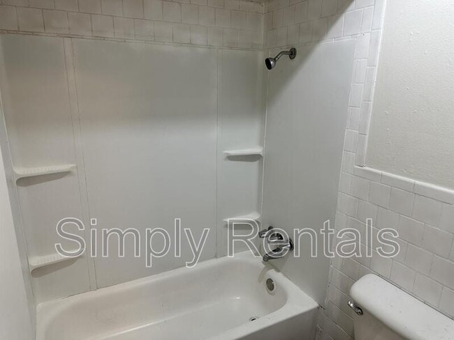 Building Photo - 2002 Washington St