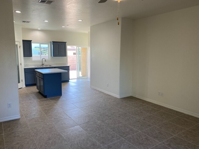 Building Photo - 2 Bedroom in a Gated Community