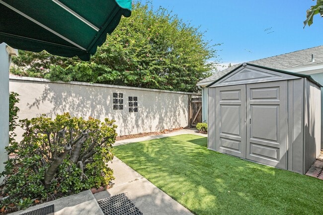 Building Photo - In the heart of the Coronado Village!