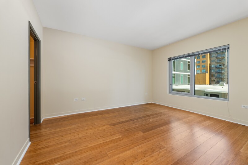 Building Photo - 425 W Beech St