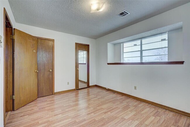 Building Photo - 1308 NE 25th St