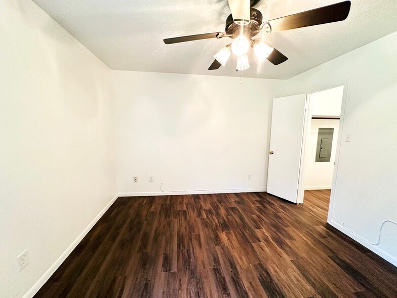 Building Photo - 1470 FM 2712