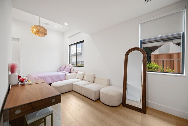 Building Photo - 5735 SW 104th Terrace