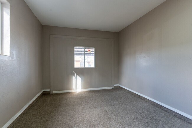 Building Photo - 4-Bedroom Available for Rent to Own & Lease!!