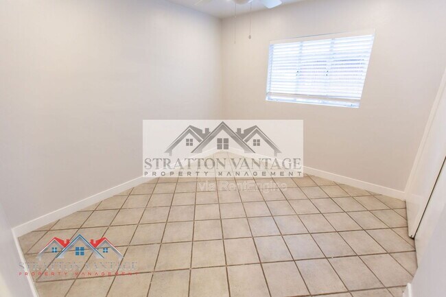 Building Photo - 5142 N 18th Pl