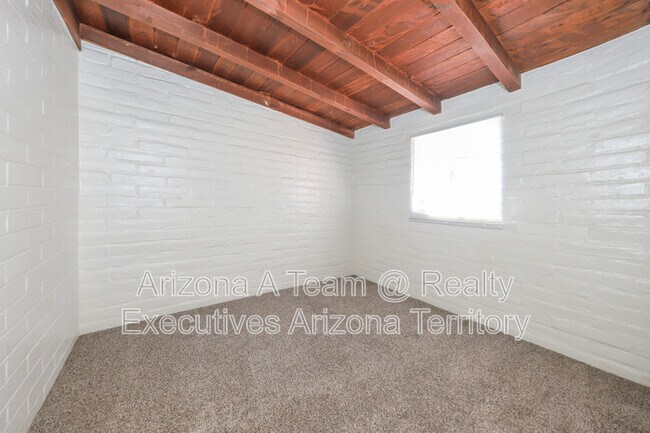 Building Photo - 3550 E Blacklidge Dr