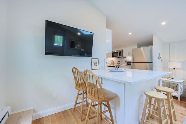 Building Photo - WINTER RENTAL: Granite Cottage