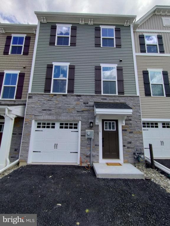 Primary Photo - 124 Glory Maple Ln
