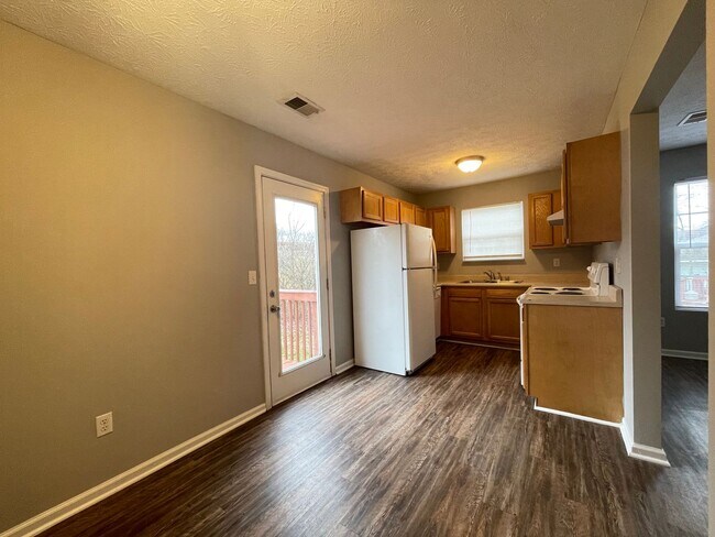 Building Photo - 1412/1414 Creekside