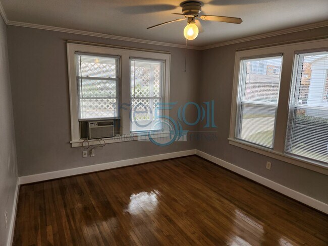 Building Photo - *Coming Soon* Great Hillcrest Find!  2Bedrooms & 1 Bathroom Pefect for UAMS Student(s)