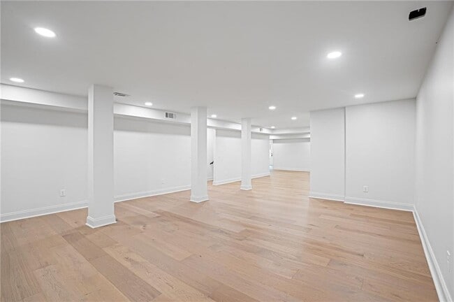 Building Photo - 200 Nestor Ct