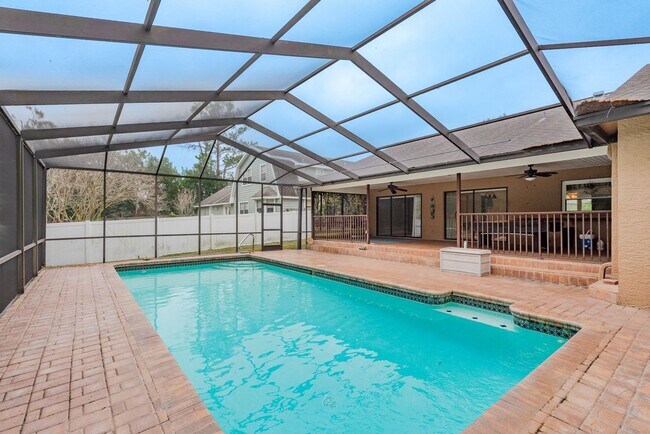 Building Photo - Pool Home Near Florida Beaches