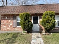 Building Photo - 2 Brookside Ave