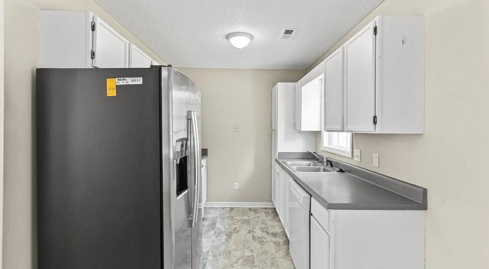 Building Photo - 122 Settlers Cir