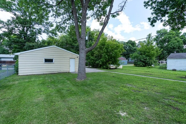Building Photo - Recently Updated Single Family Home Available