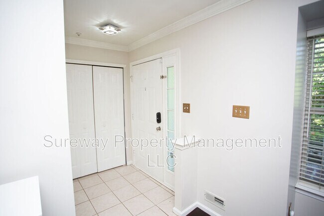 Building Photo - 606 Tanglewood Dr