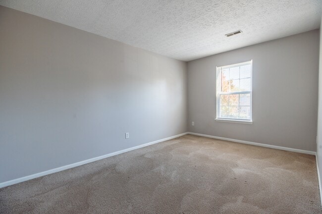 Building Photo - 484-486 Applegate Ln