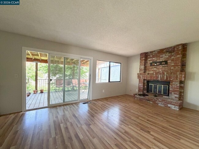 Building Photo - 118 Meadowlark Way
