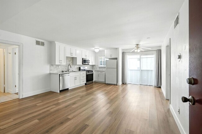 Building Photo - Charming 2BR + 1BA Condo in Tarzana availa...