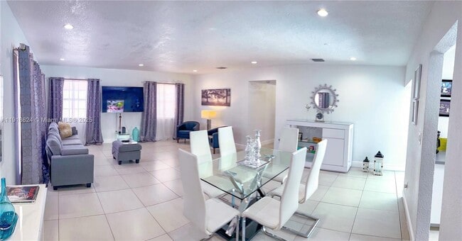 Building Photo - 4420 NW 30th Ct