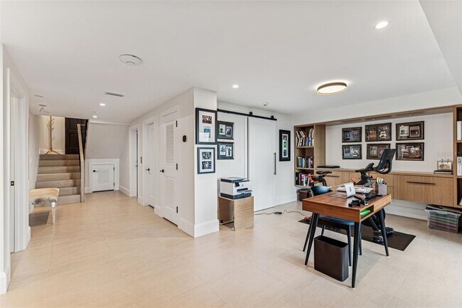 Building Photo - 5010 Bayshore Blvd