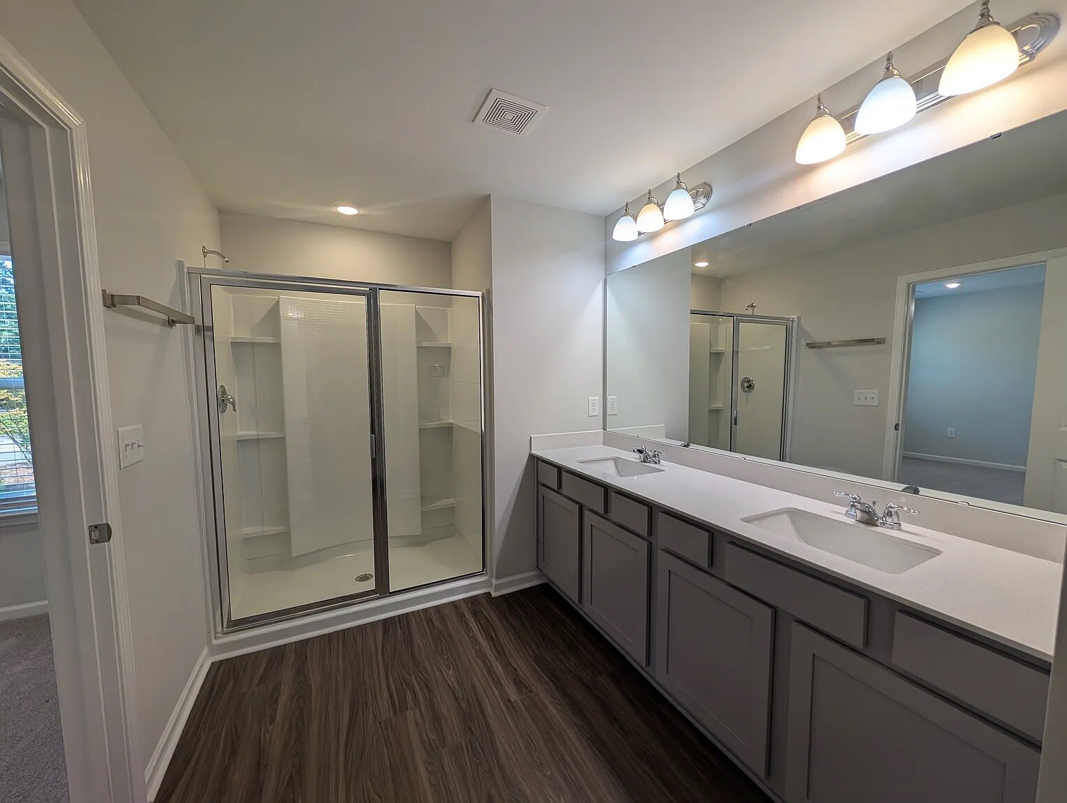 Building Photo - Room in Townhome on Regal Dr