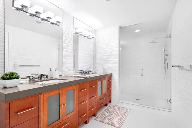 Building Photo - 2110 N Ocean Blvd