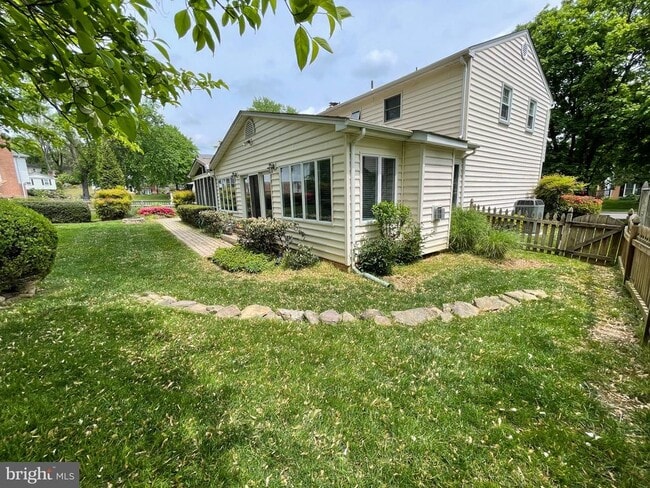 Building Photo - 1816 Midlothian Ct