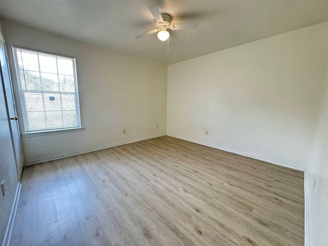 Building Photo - 3608 Malibu Ln