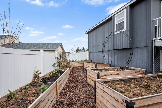 Building Photo - Gorgeous Liberty Lake 5 Bedroom Home!