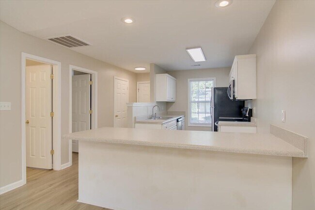 Building Photo - 608 Mickelson Way