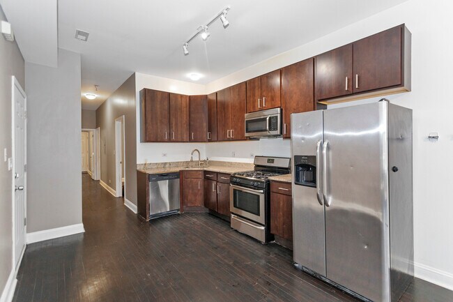 Building Photo - 2642 W Potomac Ave