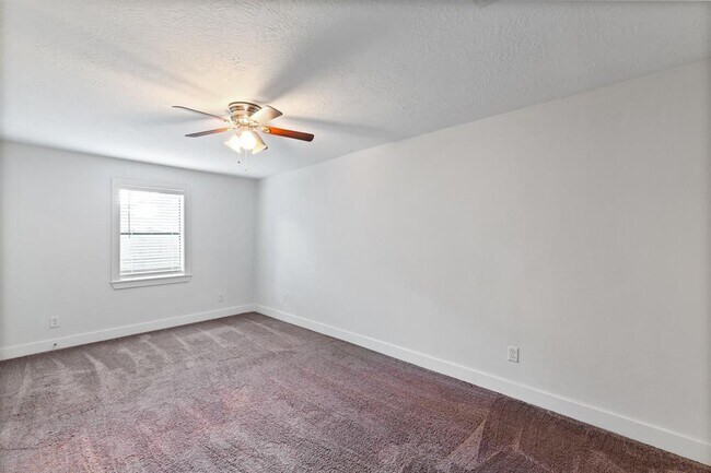 Building Photo - 1305 Idylwild St