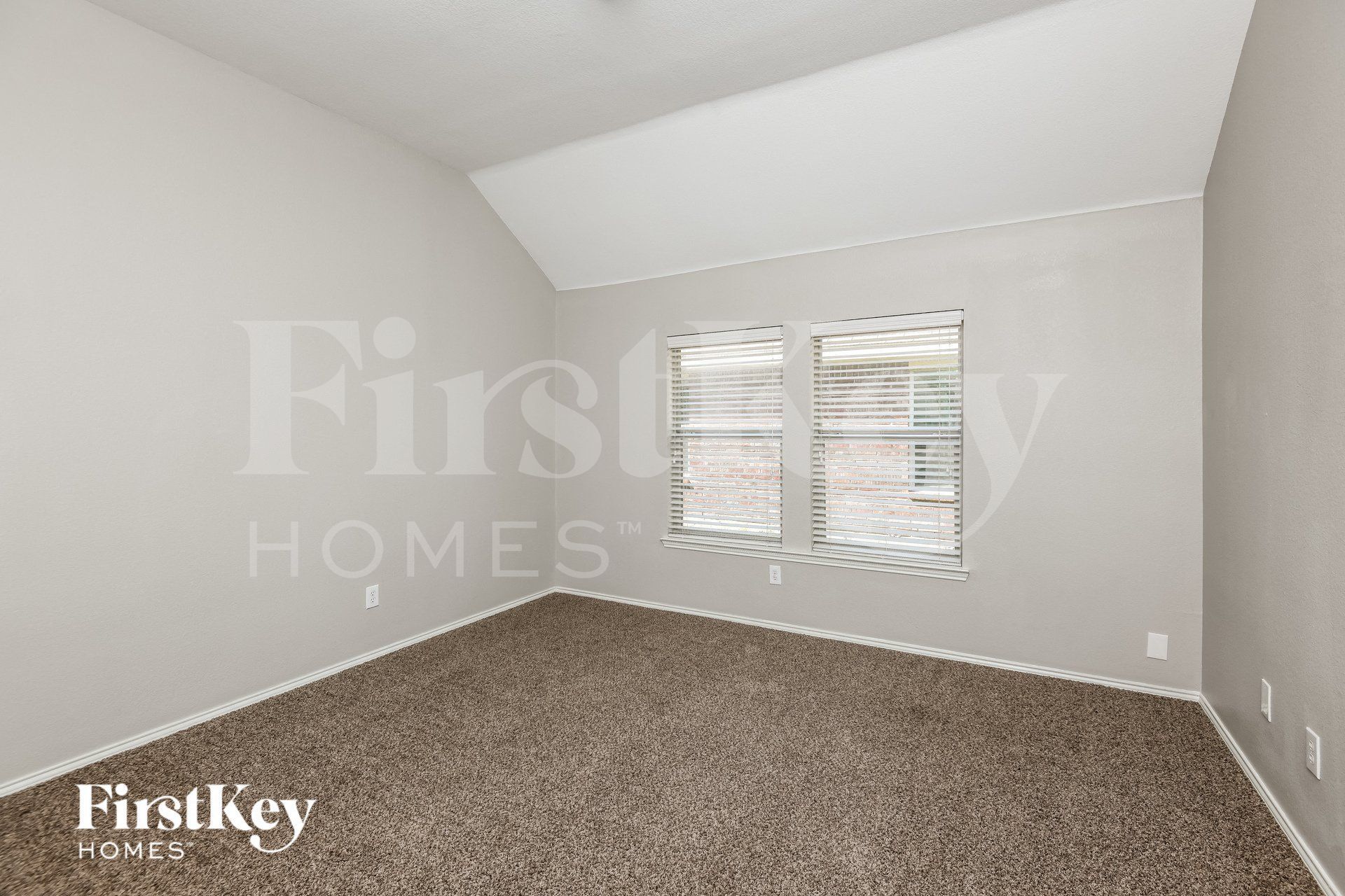 Building Photo - 423 Hackberry Dr