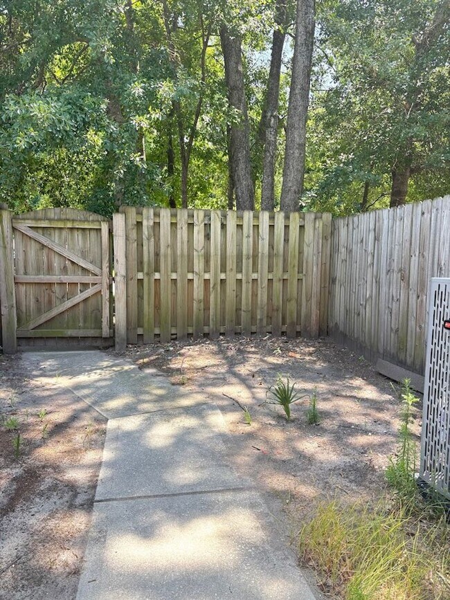 Building Photo - Beautiful 3-Bedroom, 3.5-Bath Townhome in ...