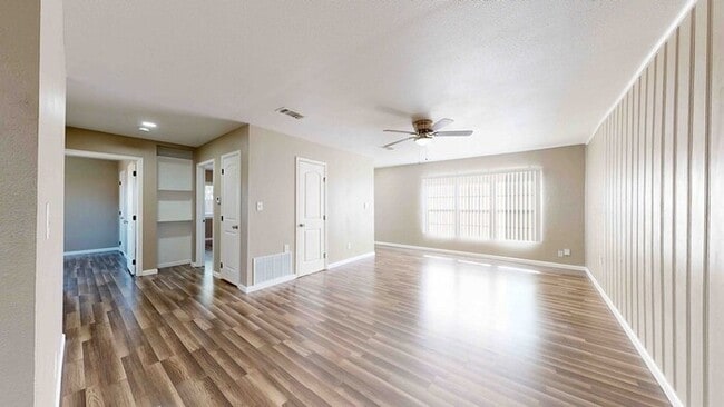 Building Photo - 3 bed 2 bath home with a carport in backyard