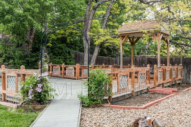 Building Photo - 6982 Estes Dr