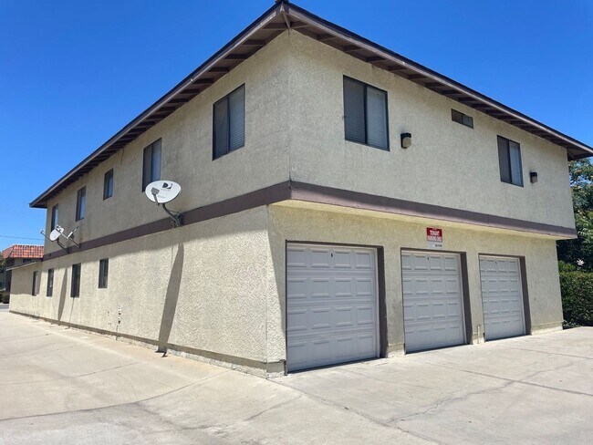 Building Photo - 3 bedroom, 2 bath Beaumont Beauty