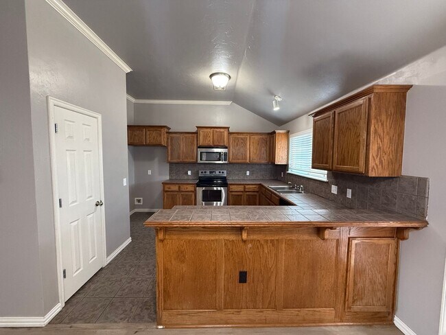 Building Photo - 4 BED! Cozy Home on Large CORNER Lot!