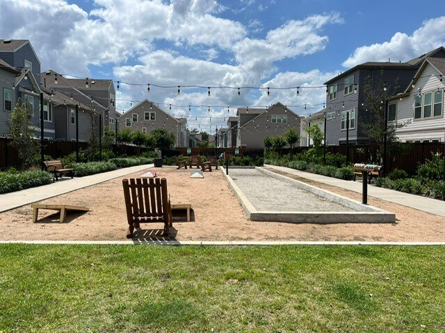 Building Photo - 10915 Brambling Wood Dr