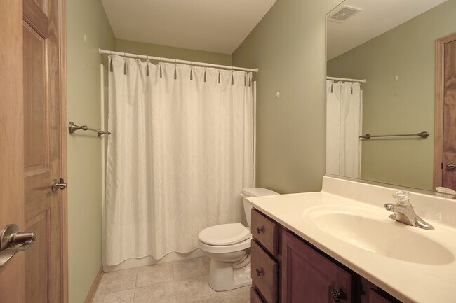 Building Photo - 403 E Main St