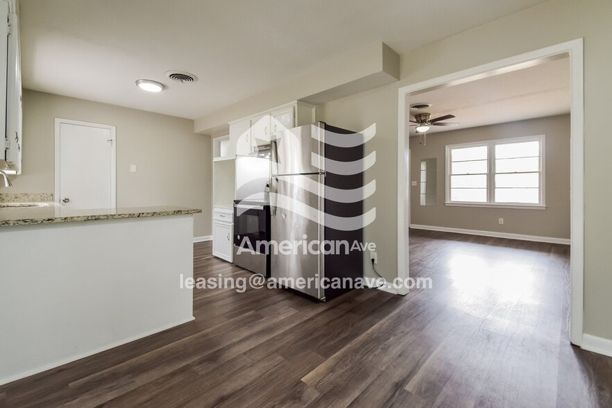 Building Photo - 4838 Chapman St