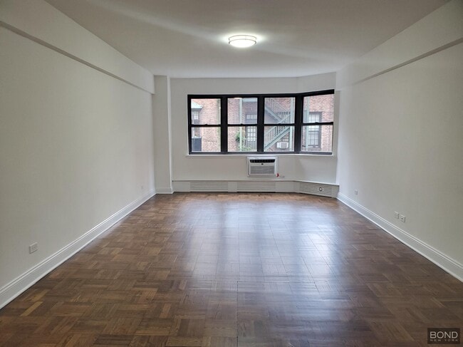 Primary Photo - 219 E 69th St