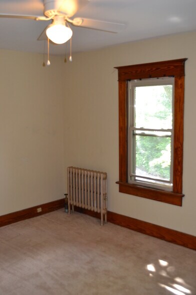 Building Photo - 2115 Hollister Ave