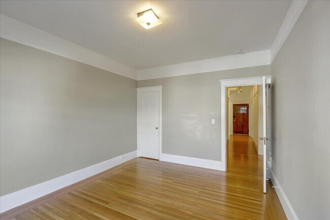 Building Photo - 1237 Chestnut St
