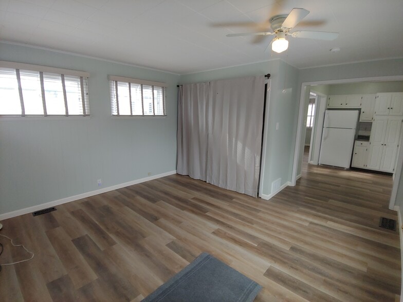 Building Photo - 2300 S Julian St