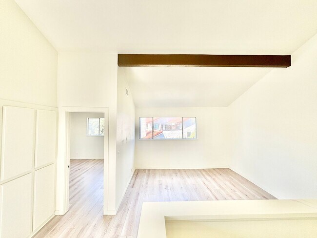 Building Photo - 437 Reed Way